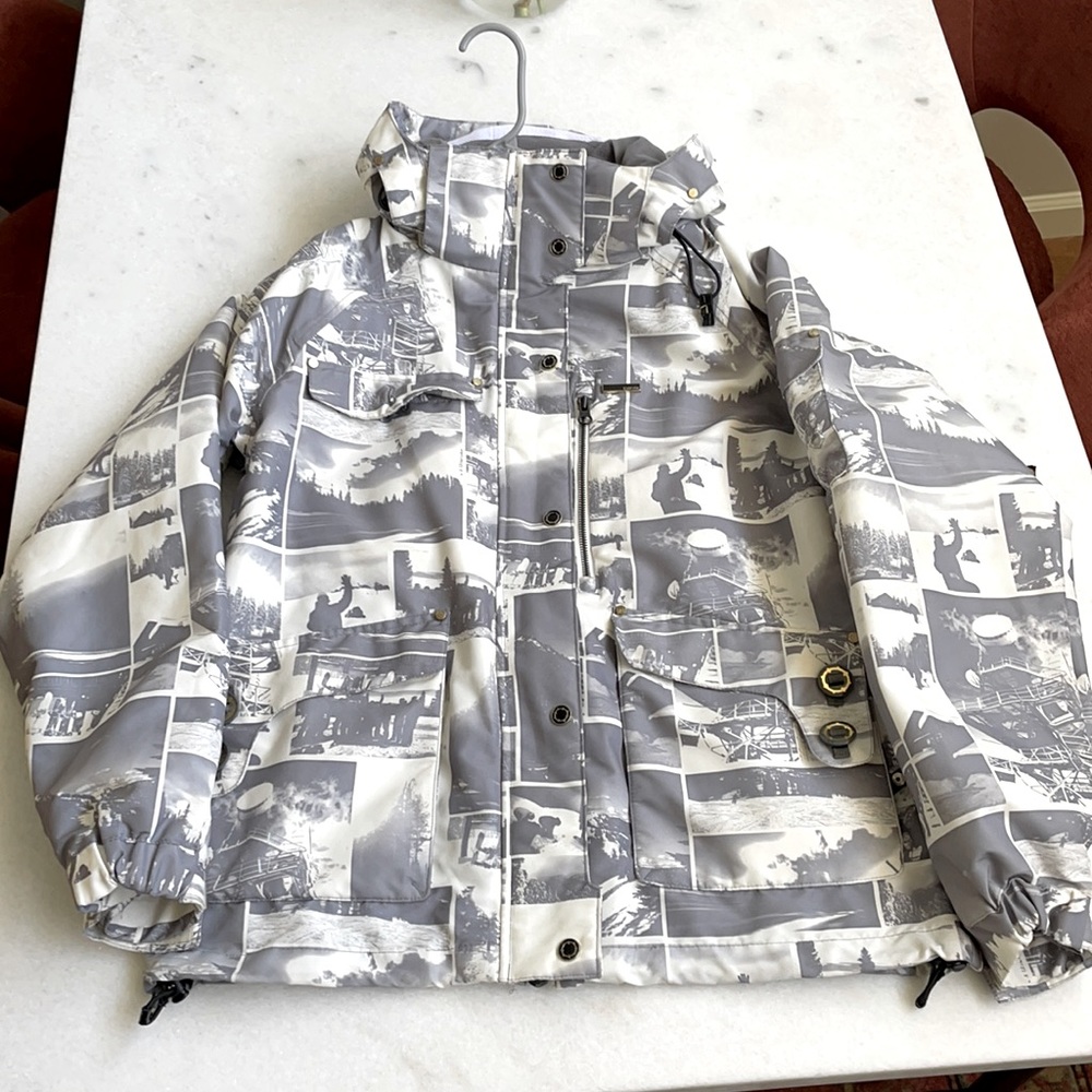 Women’s Empyre snowboard jacket. Used.